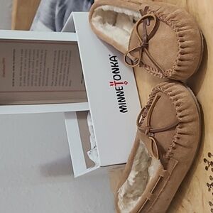 Kids Minnetonka slippers